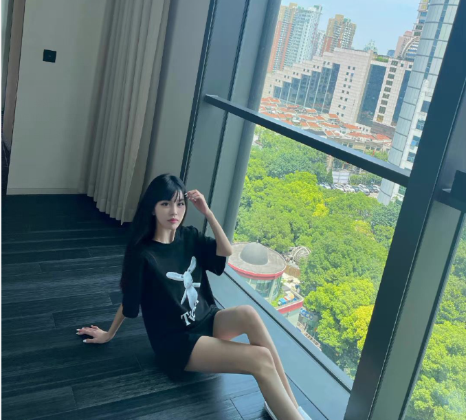 By2工作室喊话李靓蕾，让她配合警方调查造谣一事，女方暂未回应