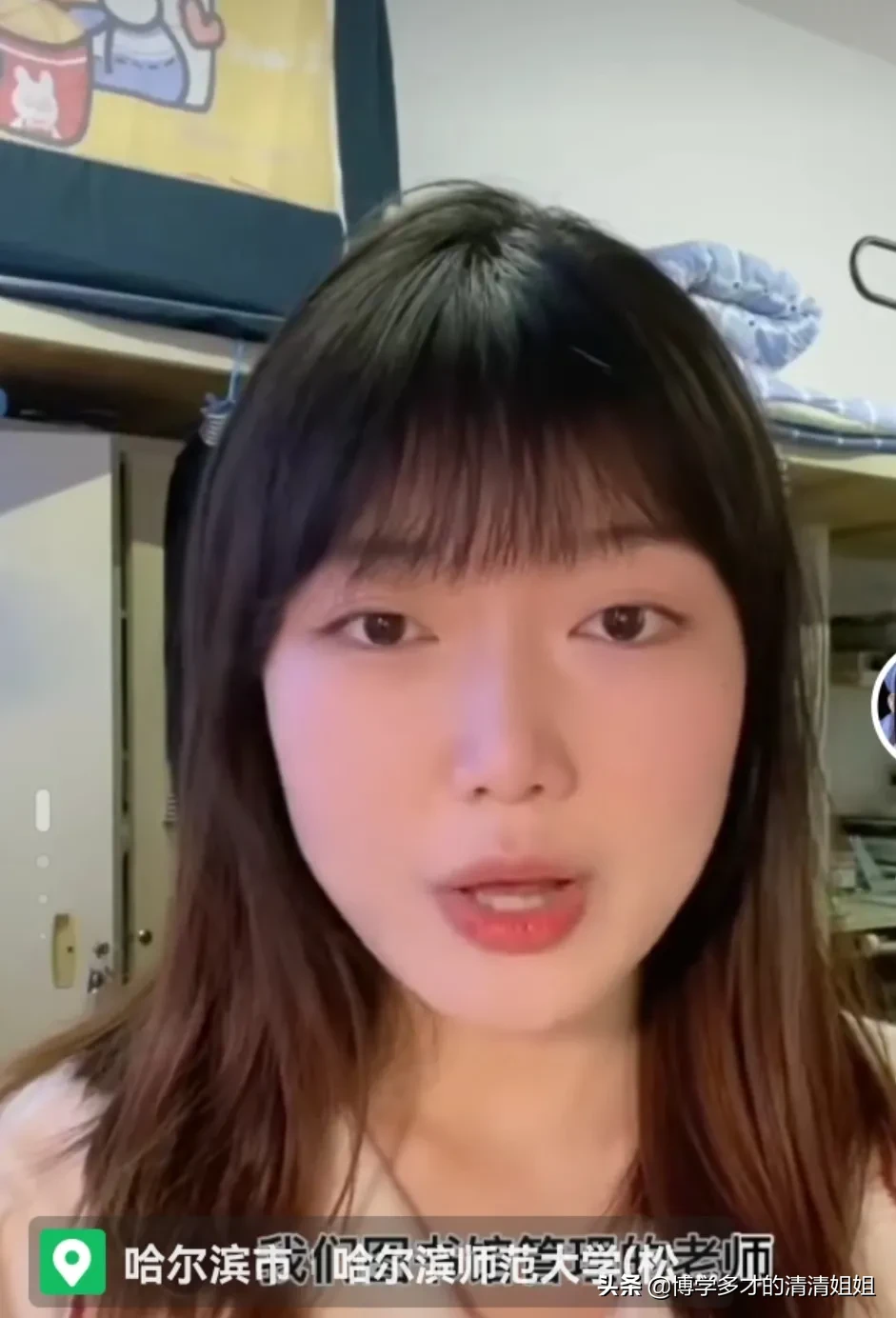 哈尔滨师范大学女学生在弹钢琴(学英语的女生，却因弹钢琴走红了,哈尔滨师范大学)