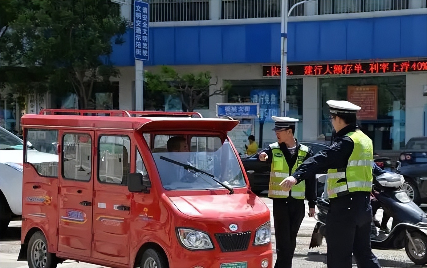 電動車考什麼駕照省事?手持d證5種電動車都能開,兩輪三輪全都有