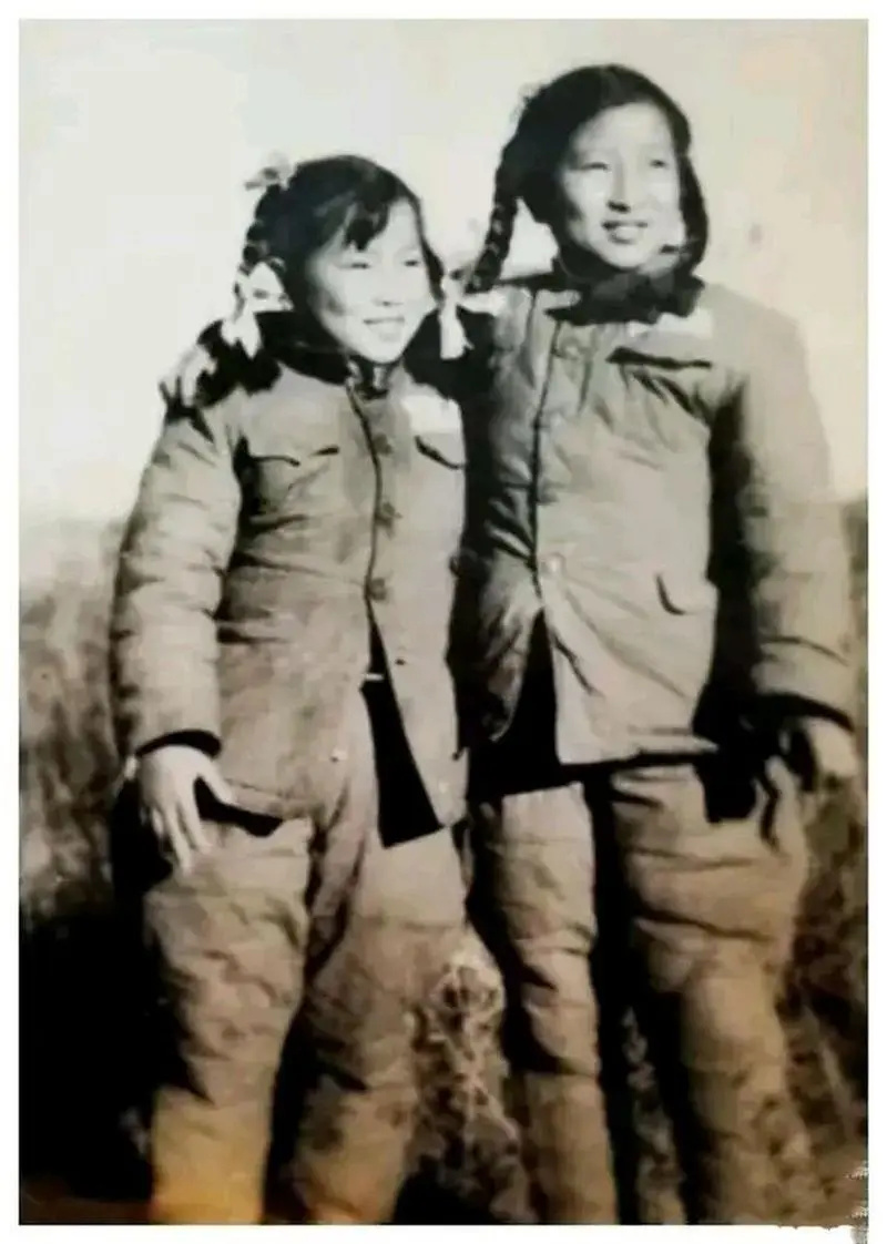 赴朝最年轻的志愿军姐妹花：姐姐10岁，妹妹8岁，她们经历了什么