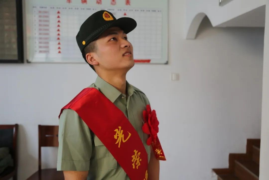 帅气！北京学霸军人：服役部队，负责保密工作，退役复学成为专业第一！