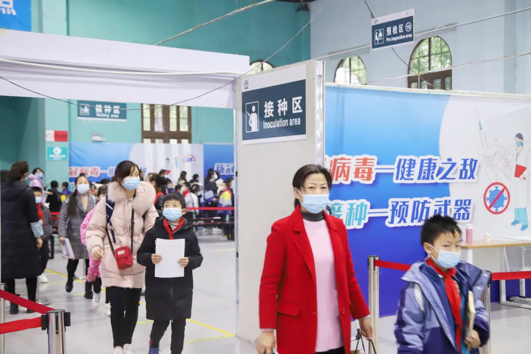 今天，你“苗”了吗？直击南湖小学新冠疫苗接种现场