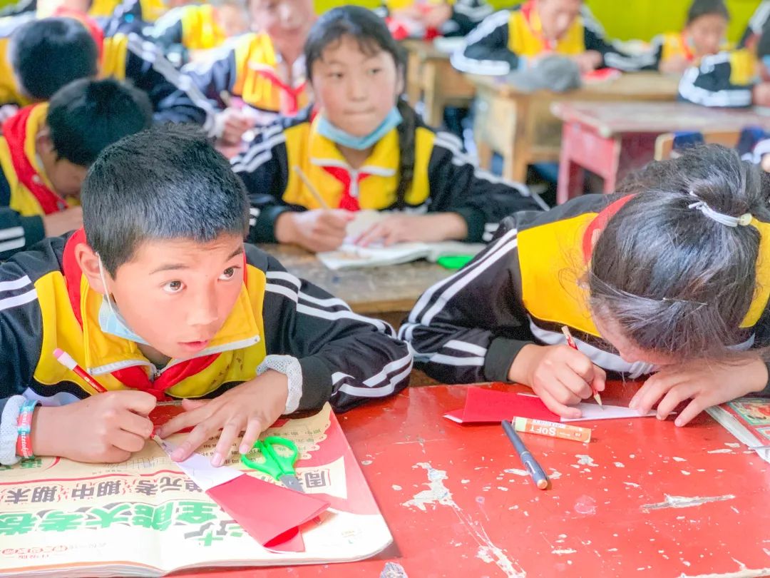 成都市双流区金桥小学教师赴巴塘县开展“校对校”交流活动