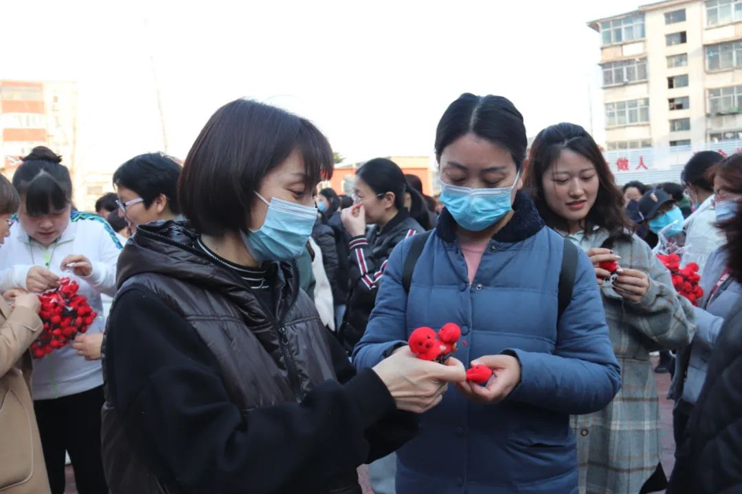 欢庆女神节日 尽展巾帼风采—自由路小学举行三八妇女节趣味运动会
