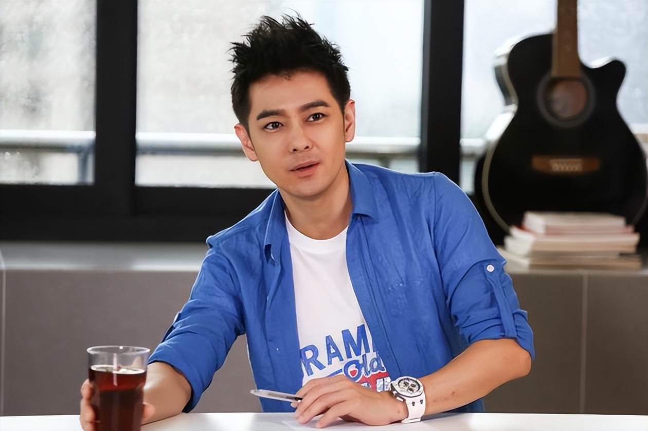 娃娃脸只服这10位明星！有人30岁还能演高中生，个个清纯可人