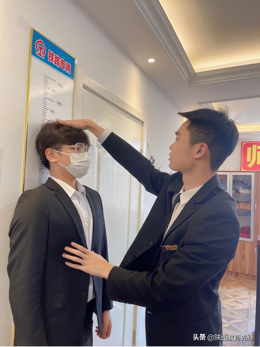 校园之星丨礼仪队秘书部副部长李浩：世界很大 请带着坚持努力向前