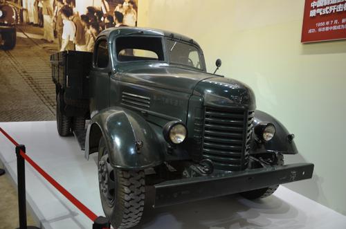 解放牌汽车经典车型赏析与品牌发展历程