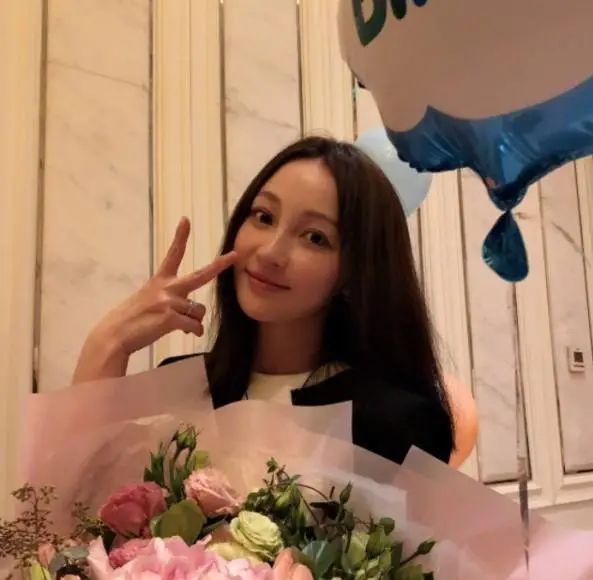 8位私生活混乱的明星，有人当街小便，有人待业在家，星途大毁