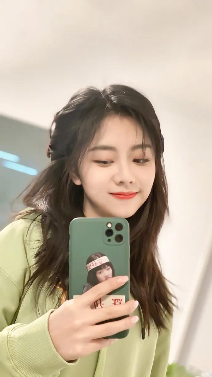 谭松韵：古灵精怪，随性率真，甜美迷人