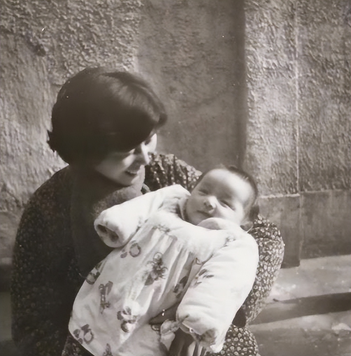 胡歌爸爸胡逸材：前卫的教育助孩子成才，为他的终身大事操碎了心