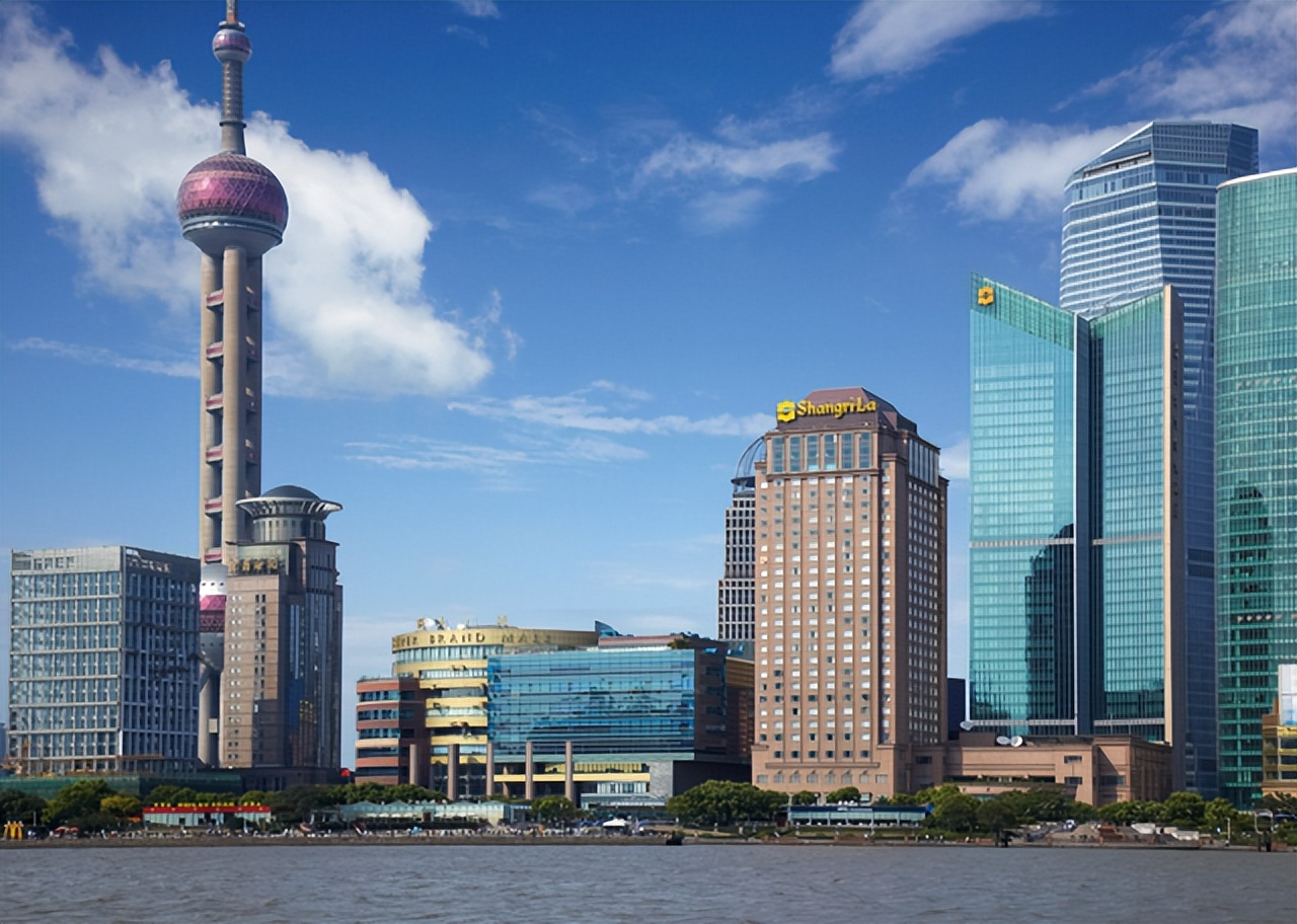 上海985大学副教授“年薪”引热议，40万以上，月公积金都有3500