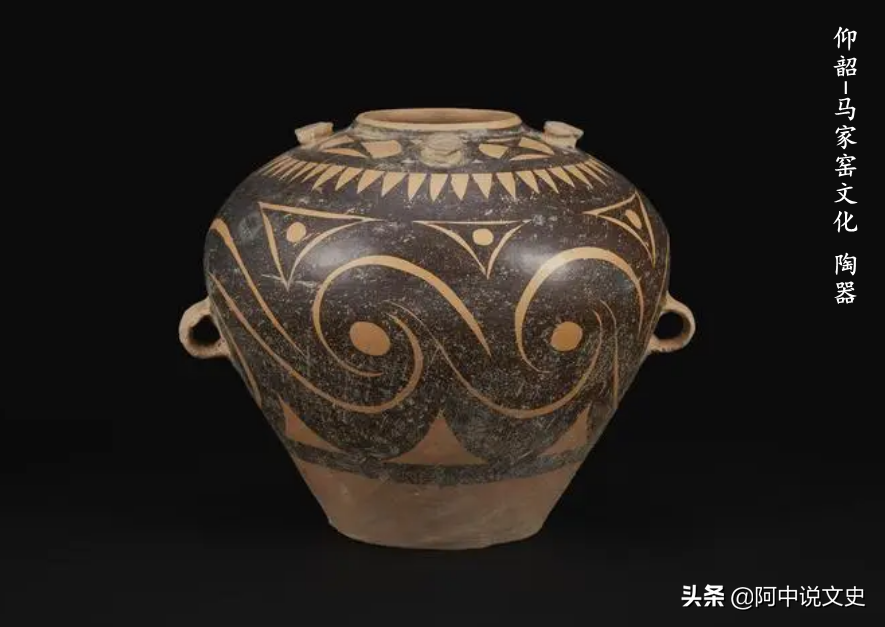 1893年，考古学家在基辅以南的特里波耶村