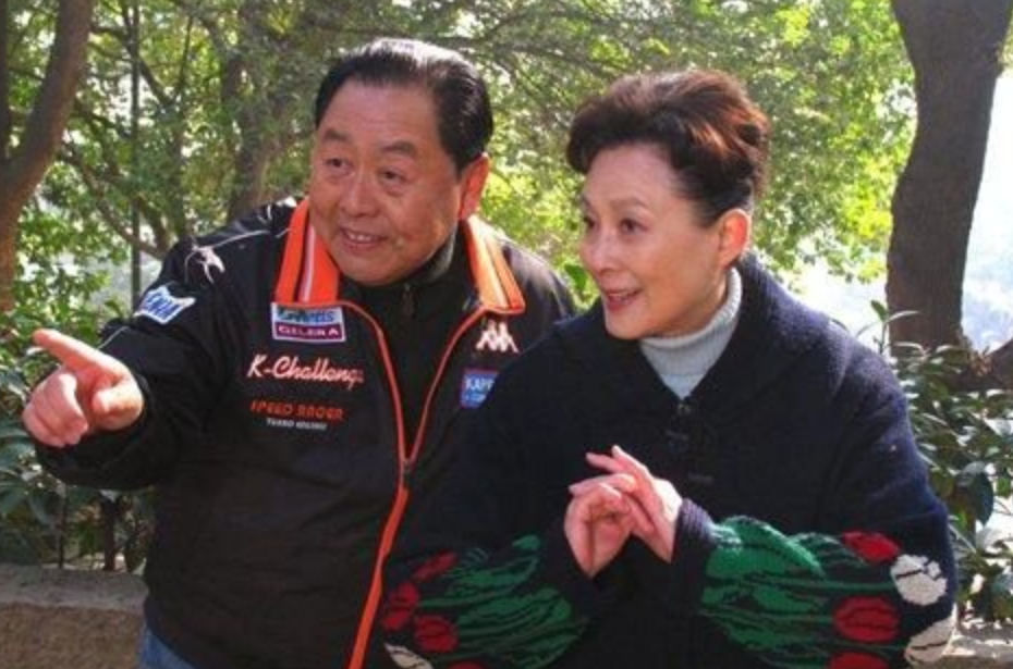 “奶奶级”演员年轻照，皮肤白里透红，笑容甜，个个都是美人胚子