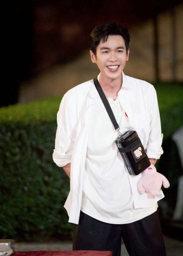 中餐厅6常驻嘉宾阵容曝光？陈立农张若昀谭松韵等人助阵黄晓明