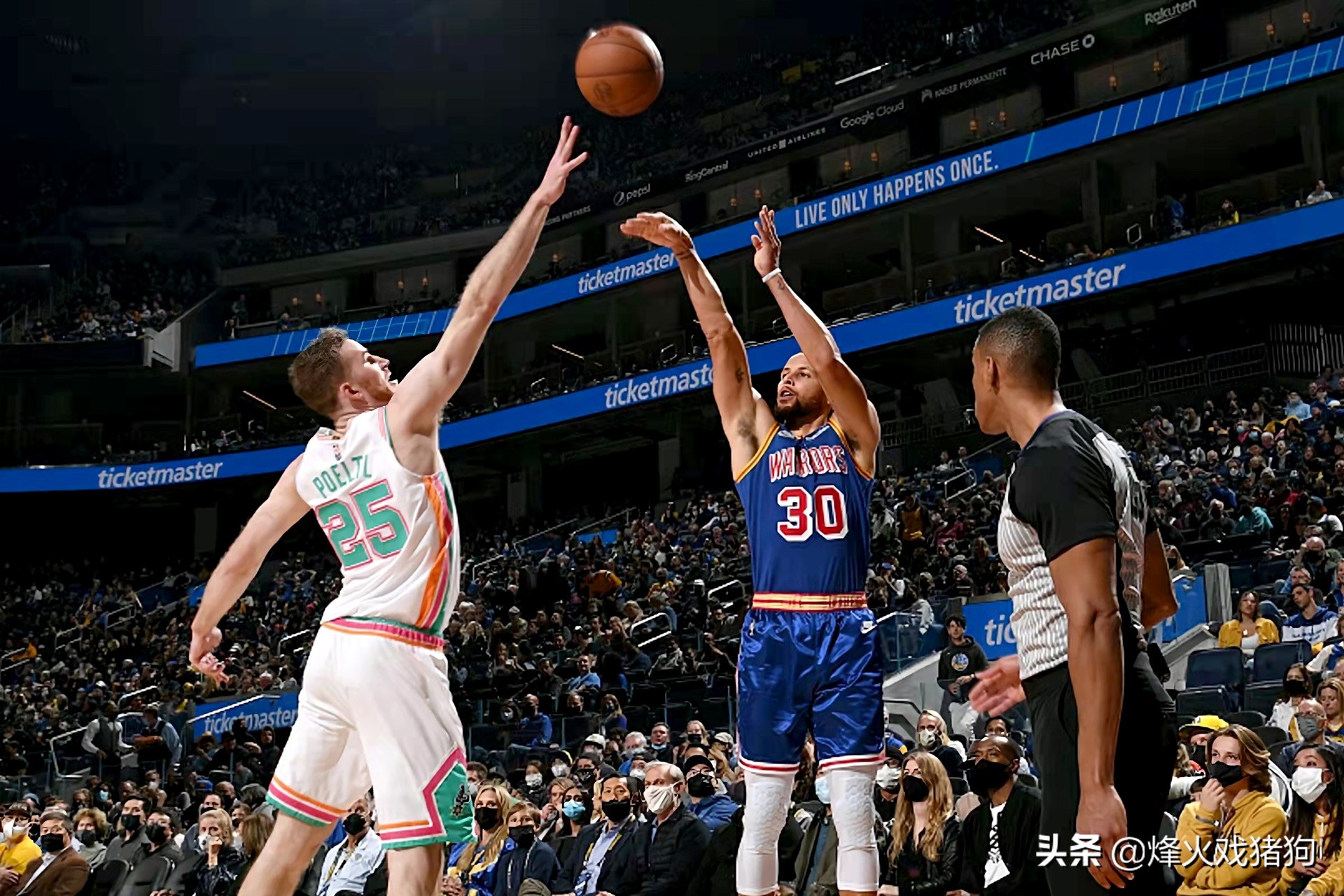 nba为什么没有库里三分投(加冕历史三分王？为何库里三分命中率不升反降，难以打出超级表现)