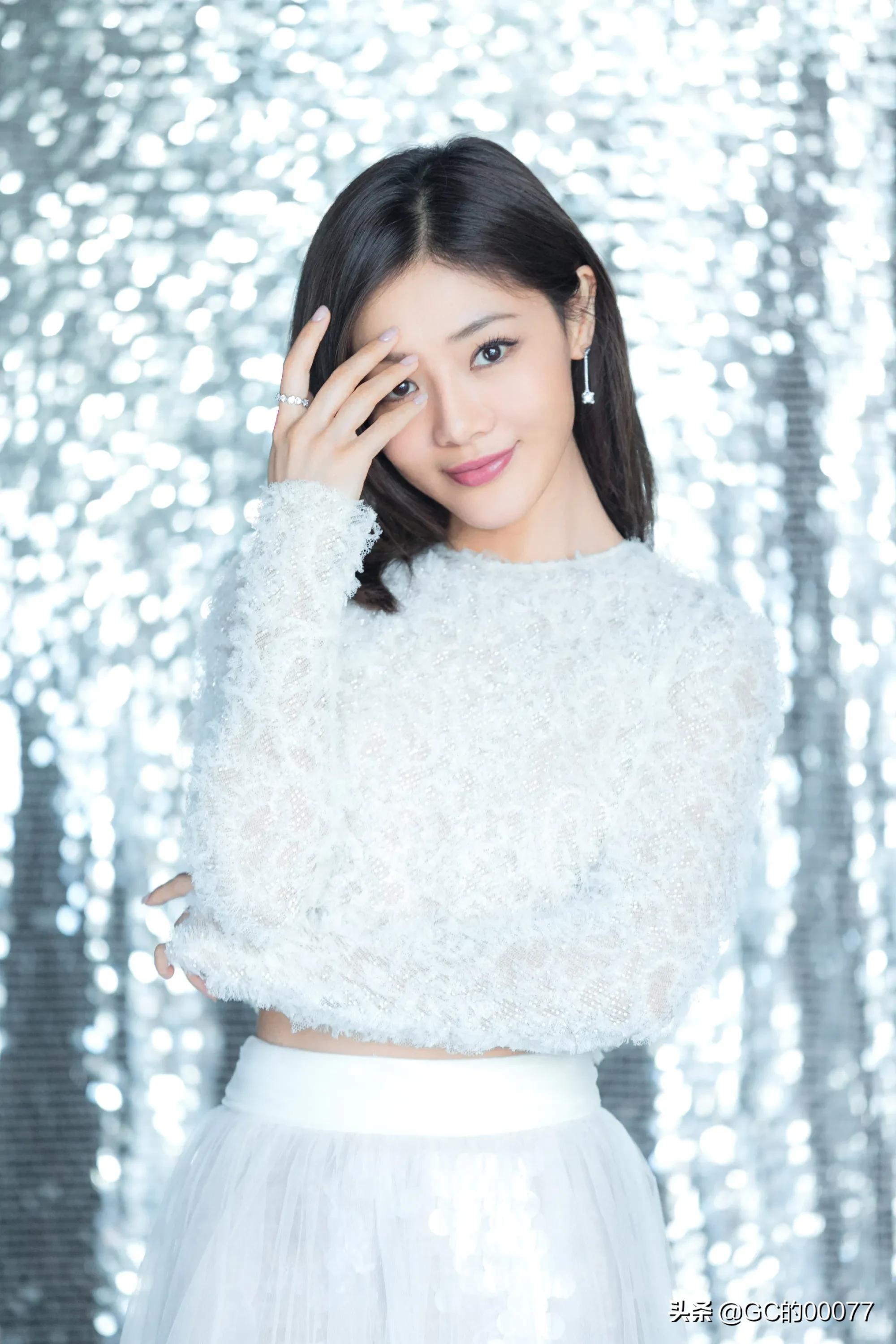 明星图片小姨妈邓家佳