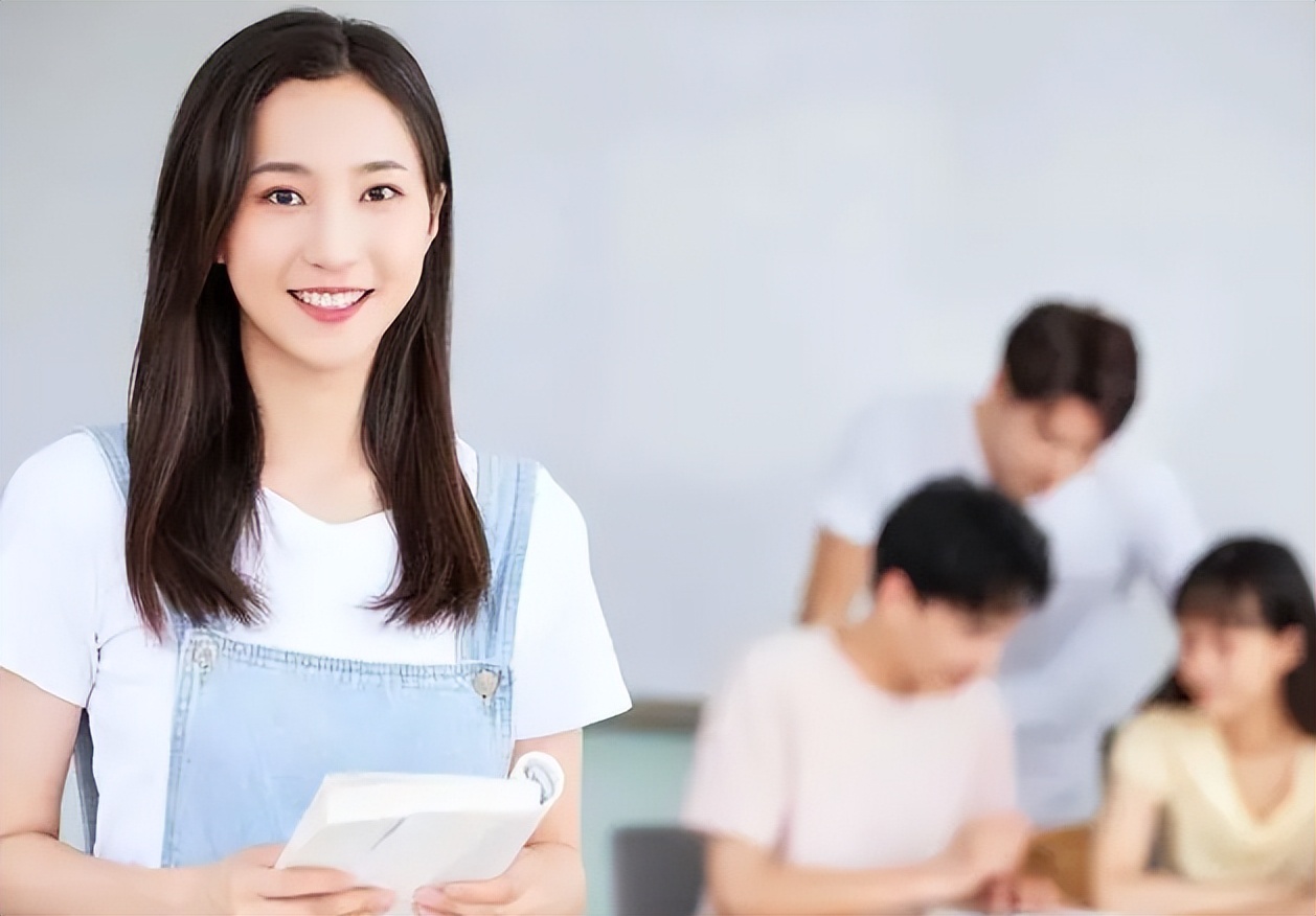 为啥上大学后，学生除了要生活费很少主动联系父母？心酸却是常态