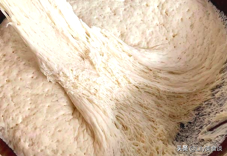 蒸馒头时，冷水还是沸水好？争议挺大，牢记4个关键点，暄软白胖