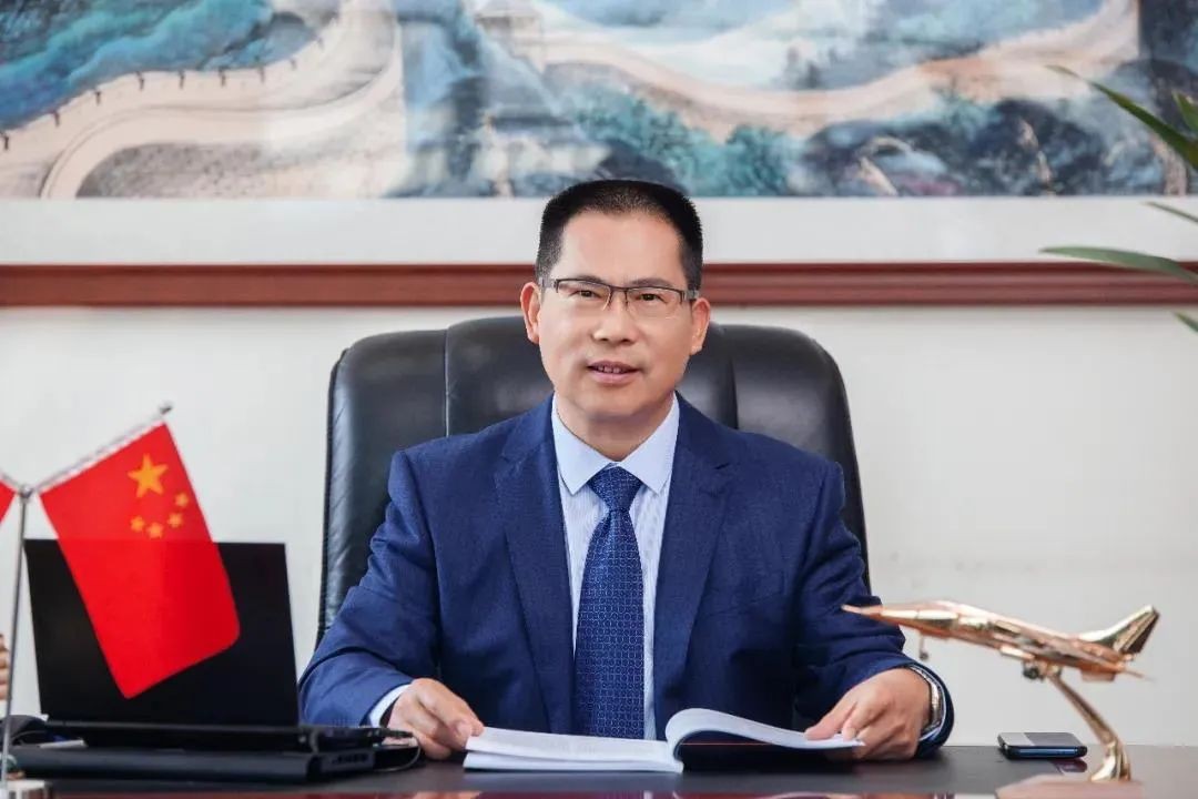 从河南农村走出，他17岁考上兰州大学，如今是名企董事长，公司市值近百亿！