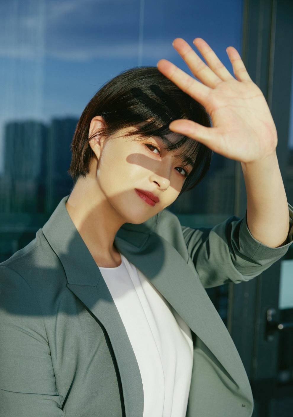 同样是“齐耳短发”，杨紫清爽减龄，迪丽热巴让人不忍直视