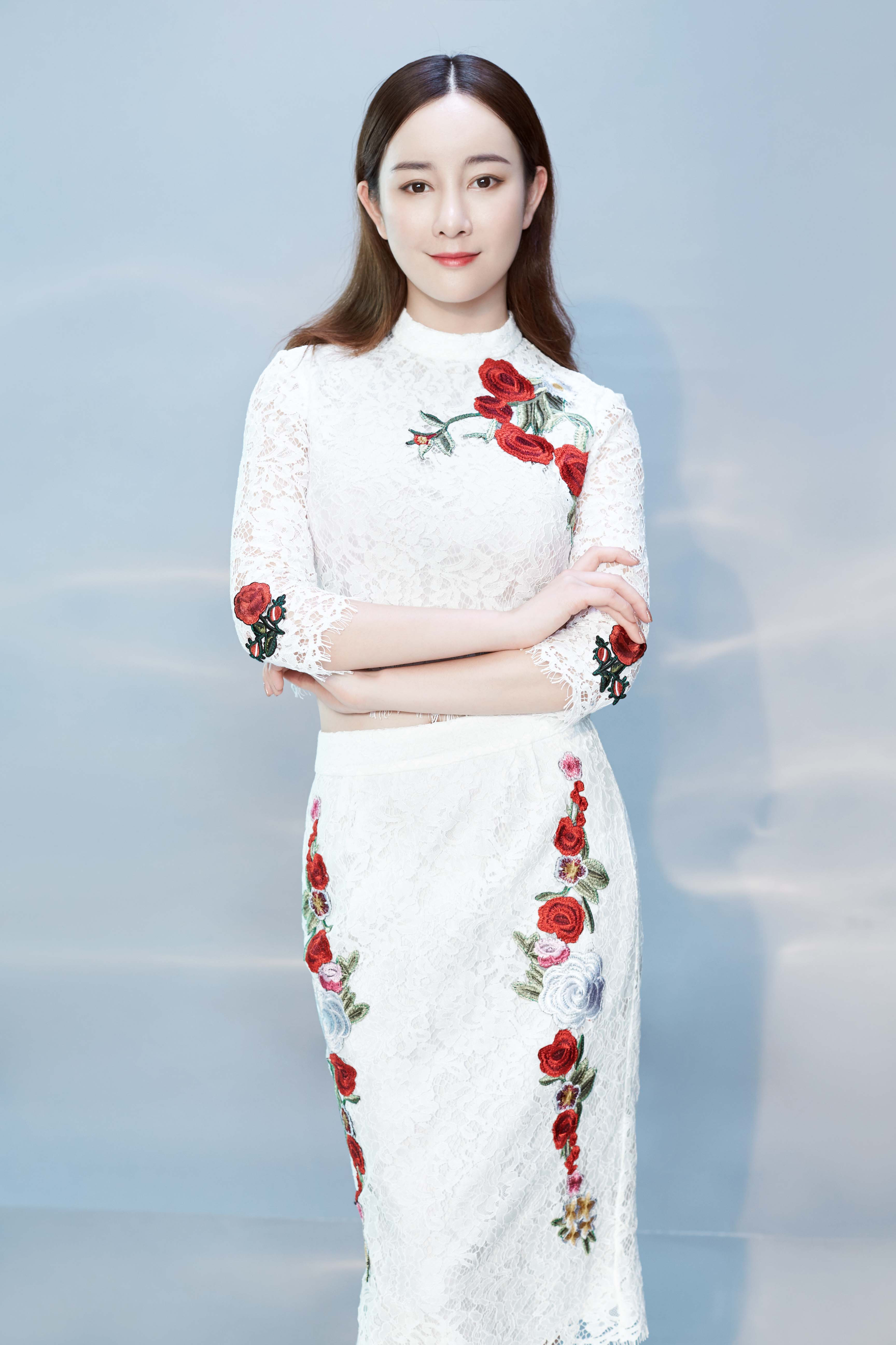 过气女明星窘况：街头卖唱、破产、卑微求工作，风光不再