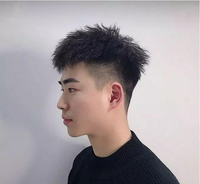 两边剃光中间留长的发型，有人叫三面光，有人叫铲青，有啥区别？