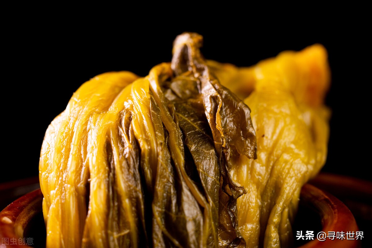 腌酸菜时不放盐同样会产生亚硝酸盐,主要的原因是,蔬菜在生长过程中