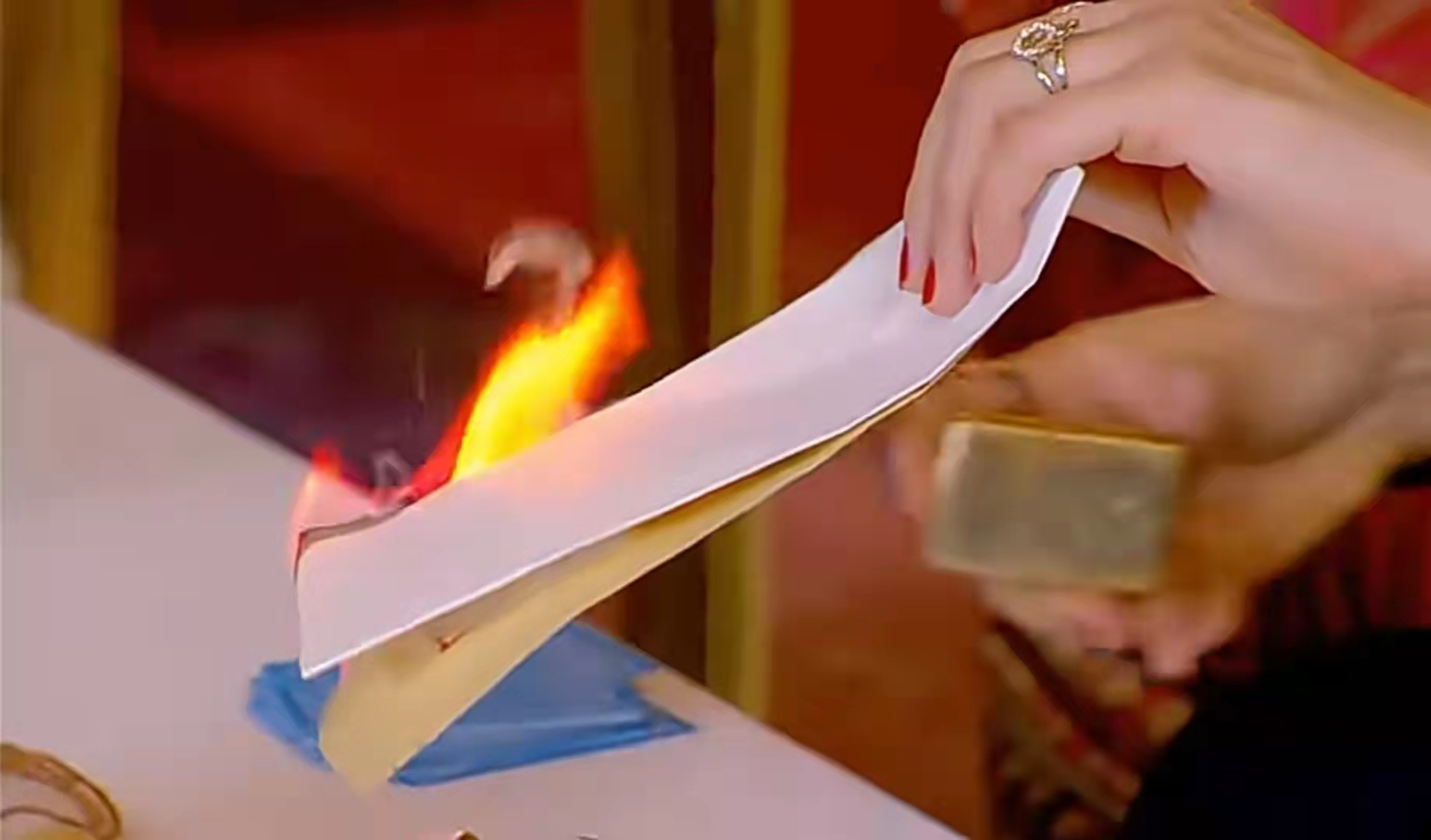 重温《烽火佳人》沉浸在仇恨中的黎绍峰，他这一生注定与幸福无缘