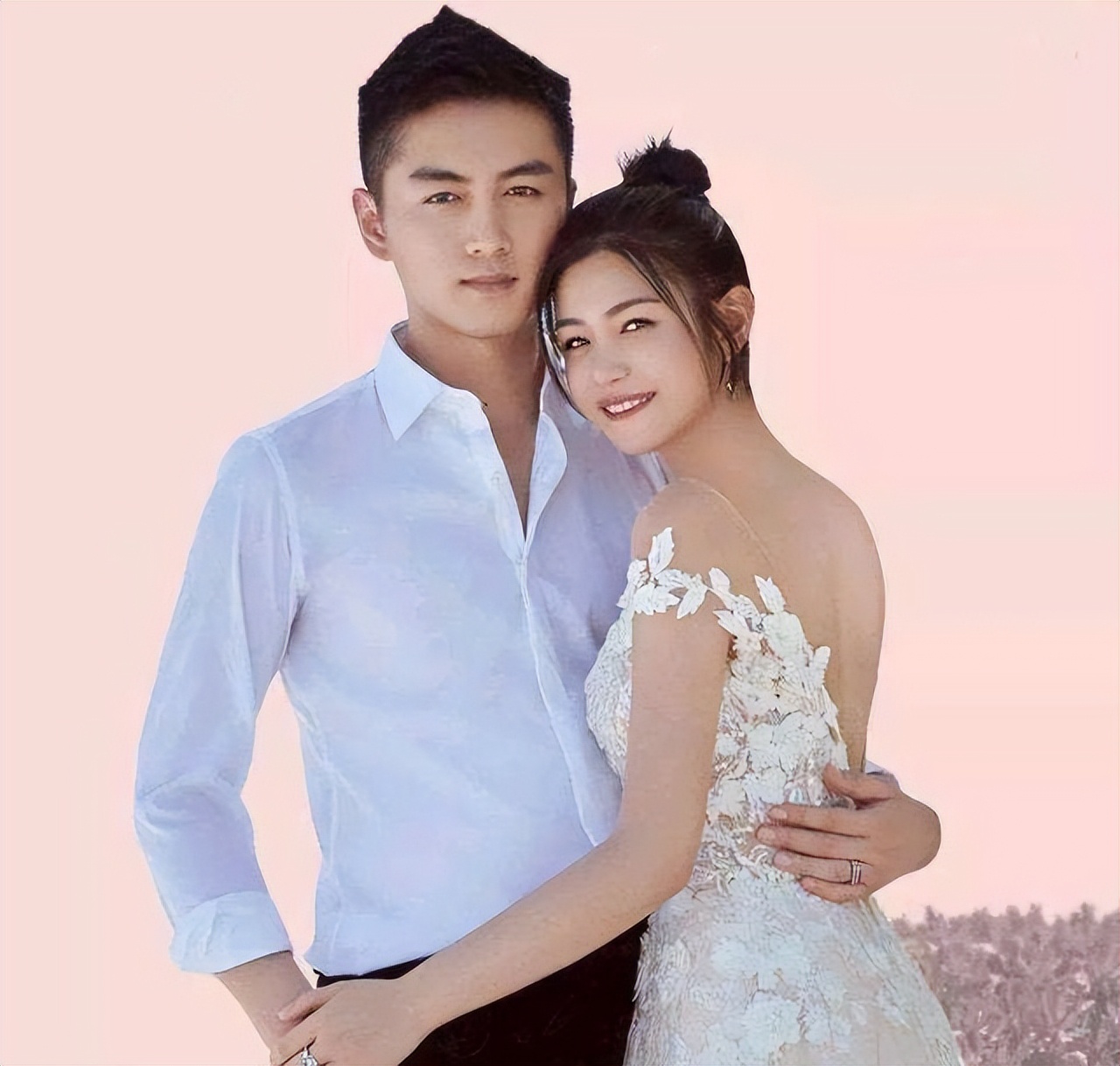 杨颖与黄晓明宣告离婚，世纪婚礼曾经羡煞众人，讲排场有必要么