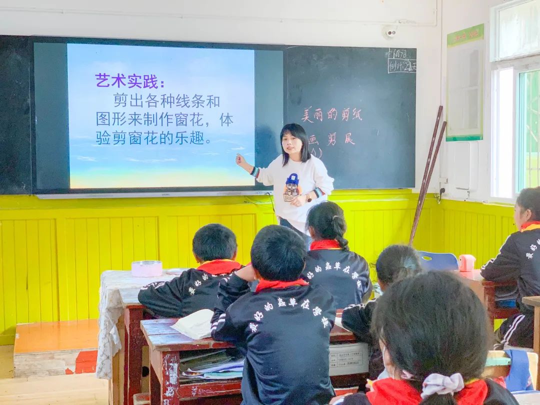 成都市双流区金桥小学教师赴巴塘县开展“校对校”交流活动