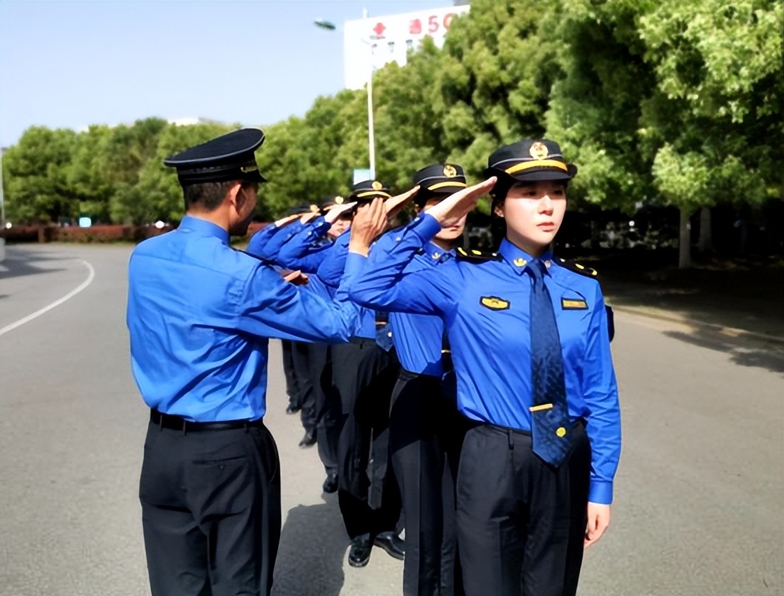 北京朝阳区街道城管学历走红，竟是北大女博士，或许是为北京户口