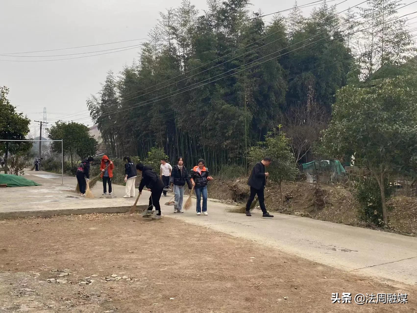 弘扬雷锋精神 改善人居环境—澧县澧澹街道小手拉大手 助力乡村振兴