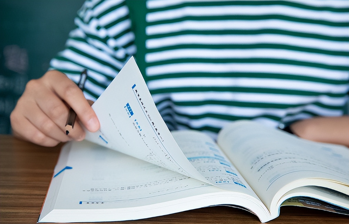 考研备战中途换专业是否可行？原则上可以，但要看个人能力决定