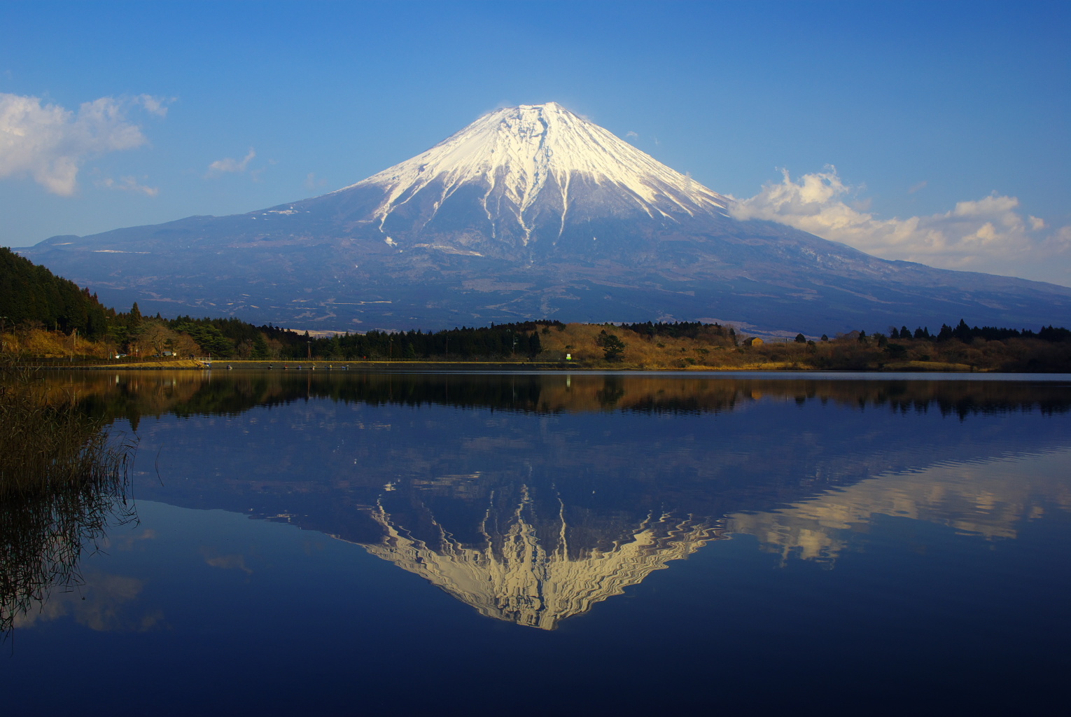 日本人与富士山:对富士山的恐惧,为何转化为禁欲者的山岳信仰?