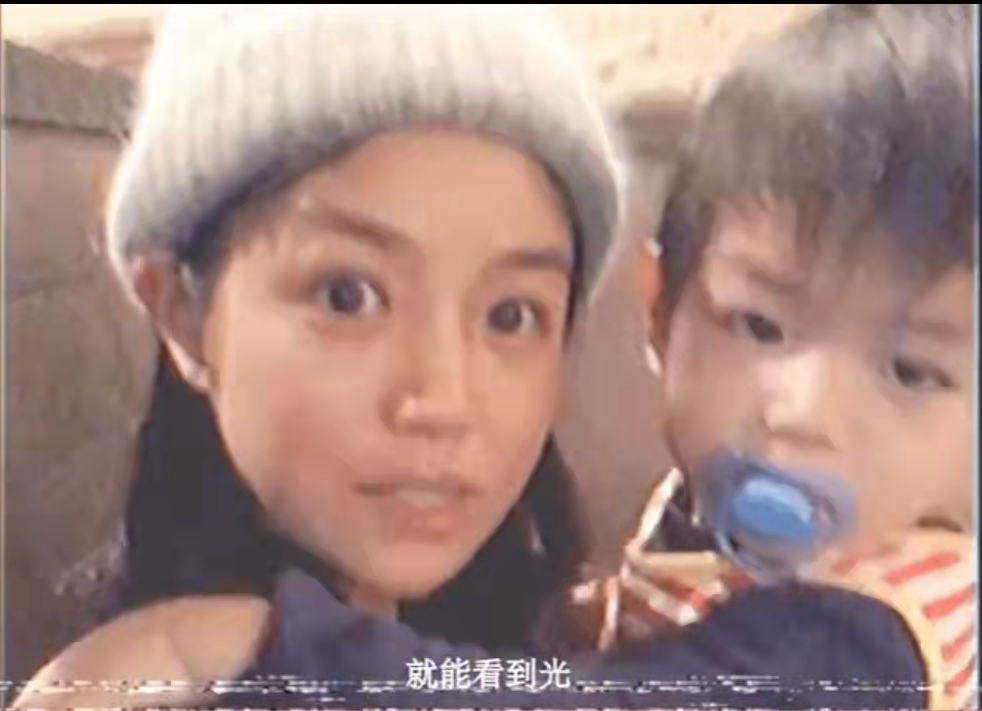 陈晓陈妍希儿子正脸照曝光，大眼睛像父亲，5岁还叼奶嘴惹争议