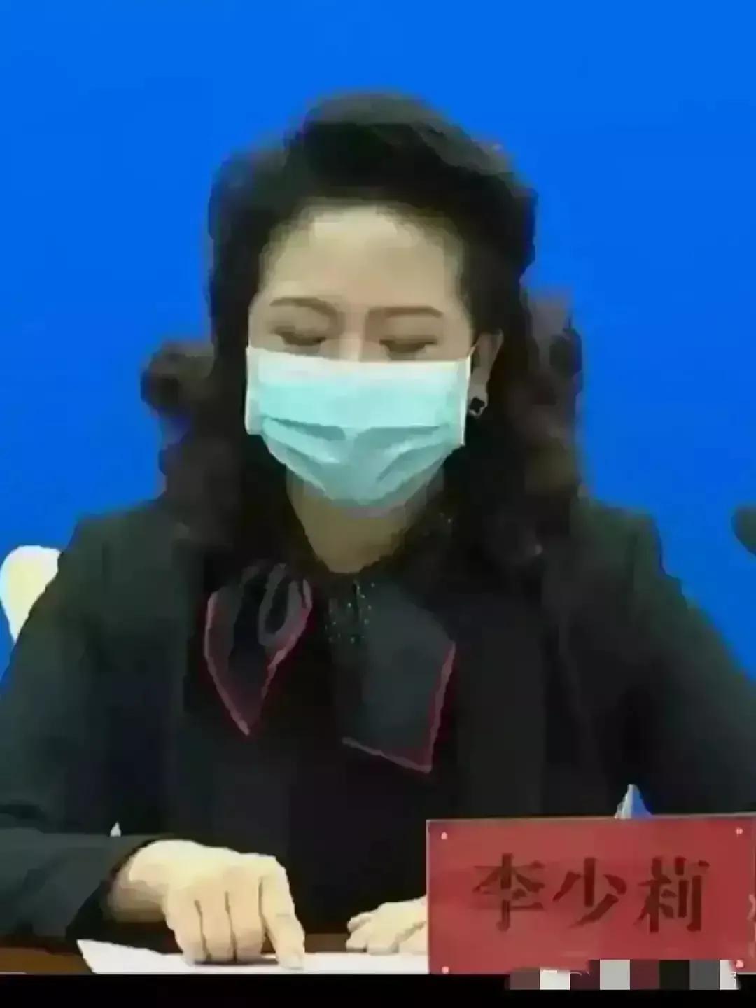 不可否认，李少莉的确很美，但她却缺少一种不加修饰的朴素美