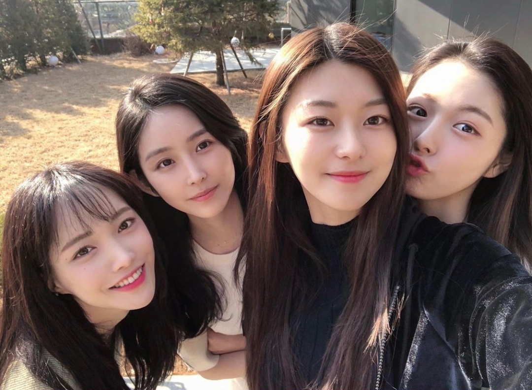 哭笑不得？韩网综女网红在下雨天穿名牌鞋发生了这样的事