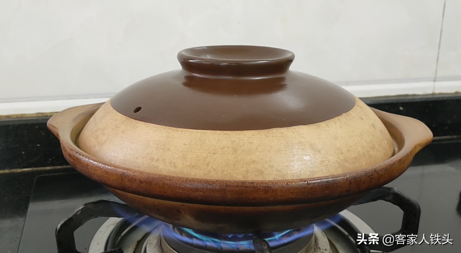 客家葱油鸡，一锅让人吃一次就爱上的家常菜，嫩滑入味吃着很过瘾