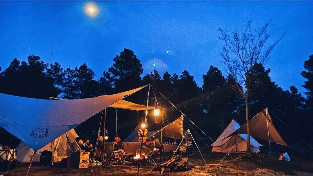 野外露营要怎么睡?需要注意什么?