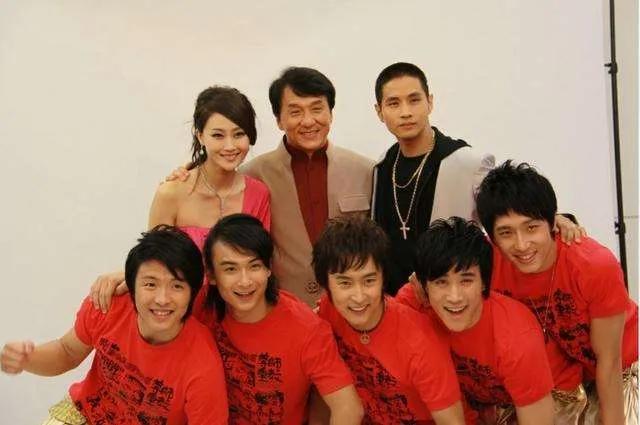 昙花一现的新七小福组合，由成龙的接班人变成了频频领盒饭的龙套