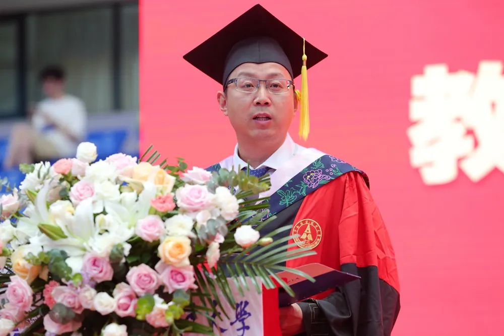 《孤勇者》寄语，“礼”送毕业生，2022届毕业典礼温情满满！