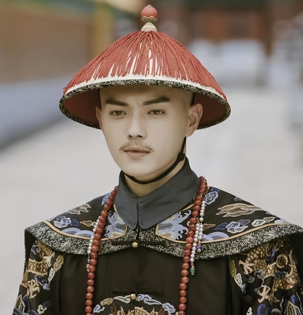 傅恒：6年连升9级，立3大奇功，48岁戛然而逝，乾隆含泪祭英雄