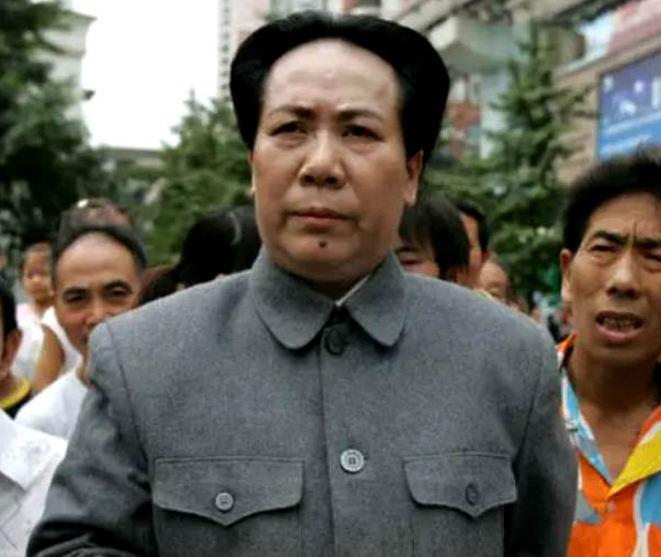 太像了，中国演毛泽东最牛的9个演员，唐国强仅排第2，张铁林倒数