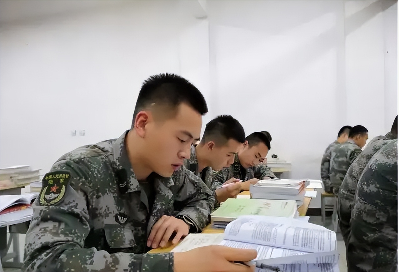 高考生报考军校之前，别忽略户口本上的细节，可能影响学生政审