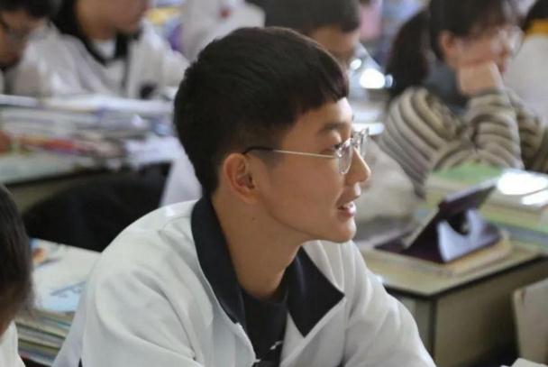 高考改革选生物的多吗（高中选科又有大调整）