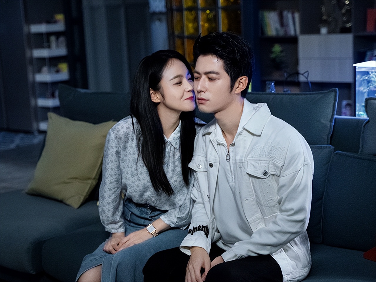 陈学冬张佳宁上百场吻戏，导演大喊再激烈点！嘴唇红肿也不能停