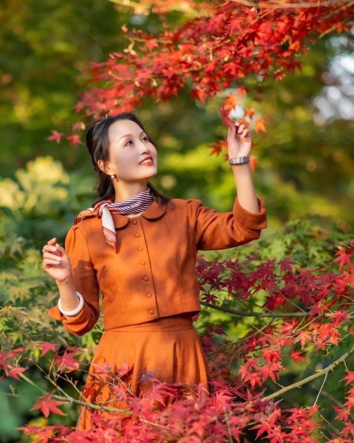 中年女士拍攝戶外人像照，8個(gè)技巧，端莊大氣，自然好看
