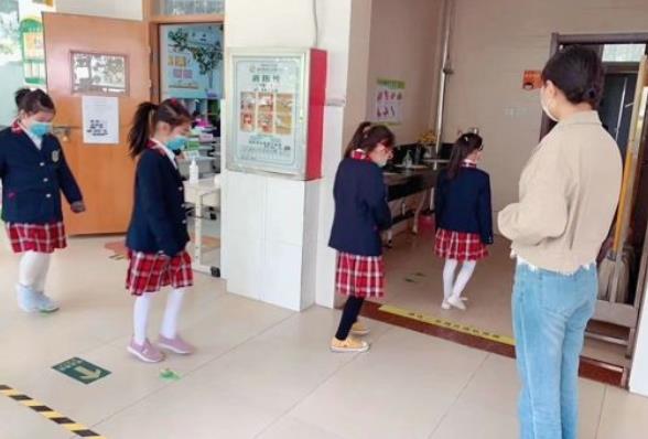 宁夏一小学女生生理期，因厕所无门被同学嘲笑，学校已做出回应