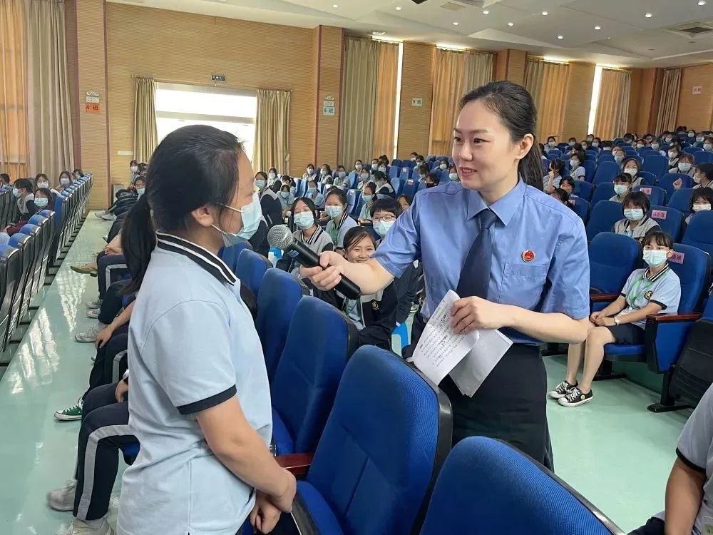 【向阳花开】 以法之名 护你青春无恙