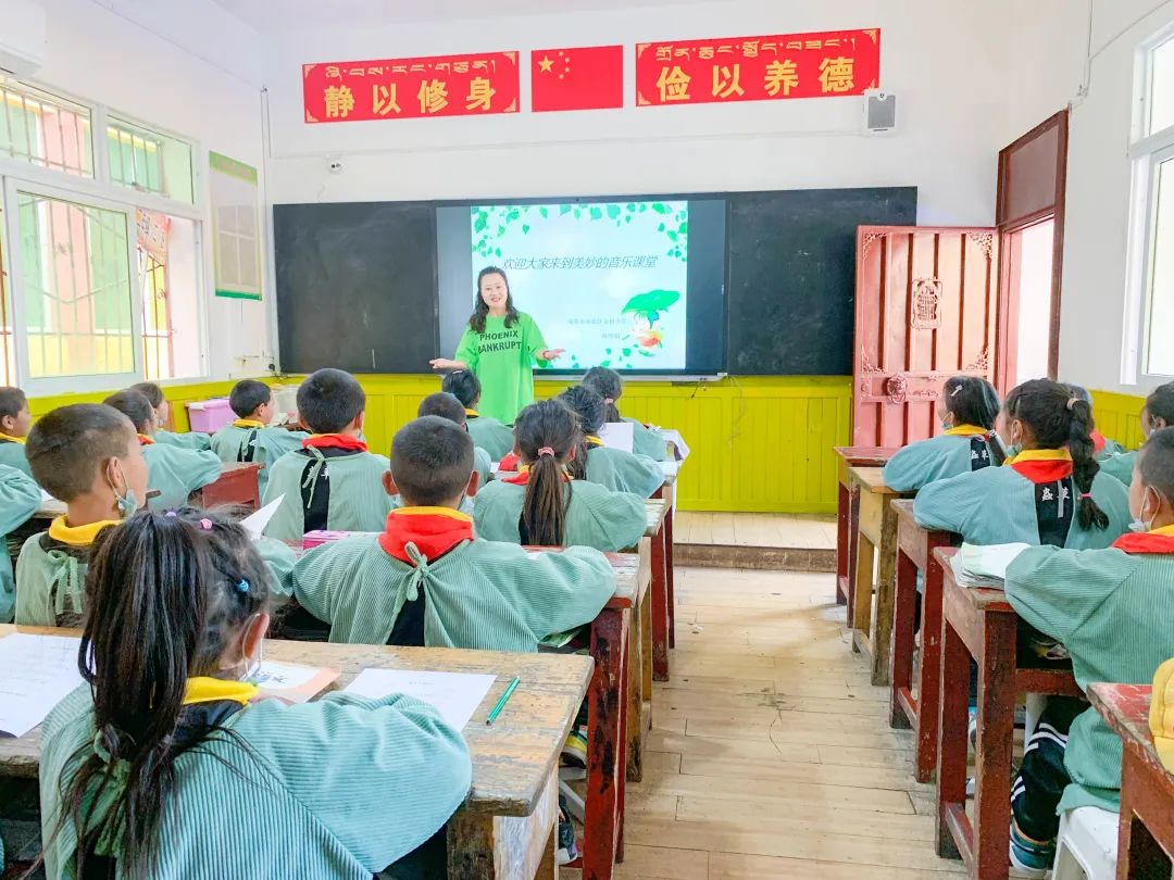 成都市双流区金桥小学教师赴巴塘县开展“校对校”交流活动